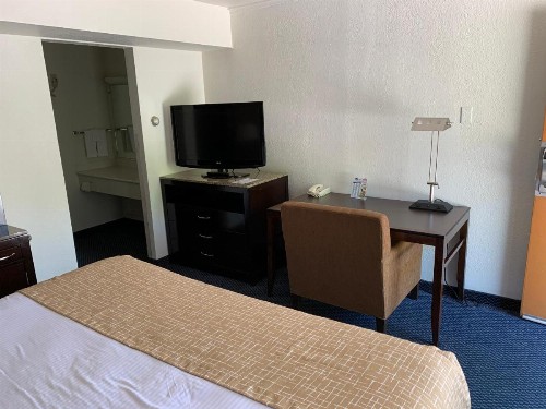 Travelodge by Wyndham Rapid City - image 47