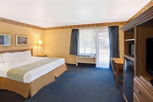 Travelodge by Wyndham Rapid City - image 5