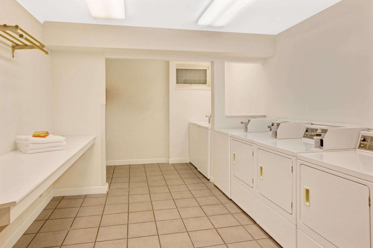 Travelodge by Wyndham Rapid City - image 7
