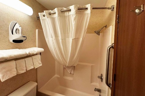 Quality Inn & Suites Rapid City - image 10