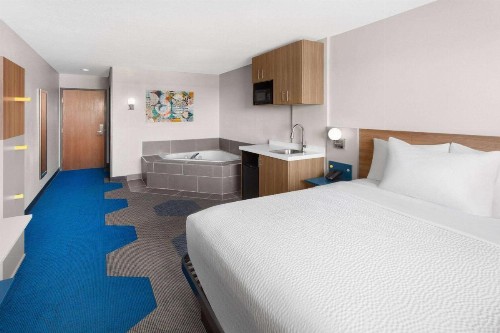Microtel Inn & Suites by Wyndham Rapid City - image 30