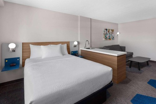 Microtel Inn & Suites by Wyndham Rapid City - image 33