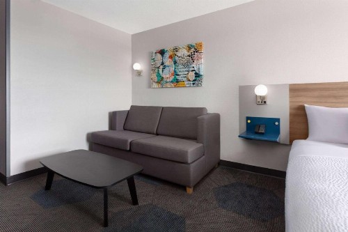 Microtel Inn & Suites by Wyndham Rapid City - image 37