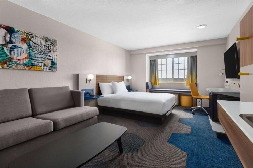 Microtel Inn & Suites by Wyndham Rapid City - image 38