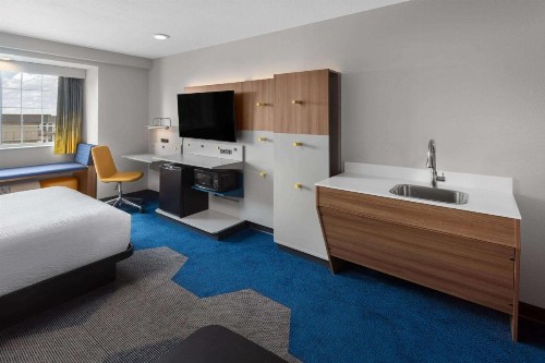 Microtel Inn & Suites by Wyndham Rapid City - image 39