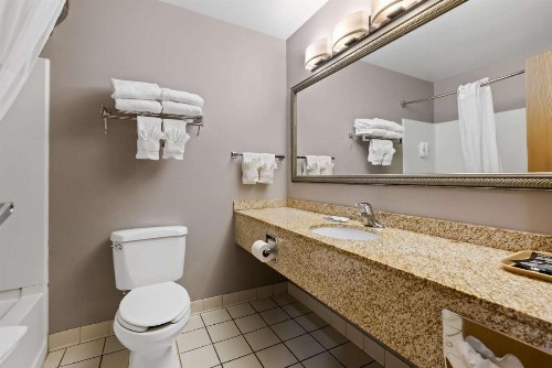 Quality Inn near Monument Health Rapid City Hospital - image 16