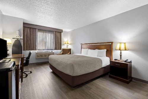 Quality Inn near Monument Health Rapid City Hospital - image 17