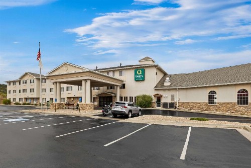 Quality Inn near Monument Health Rapid City Hospital - image 2