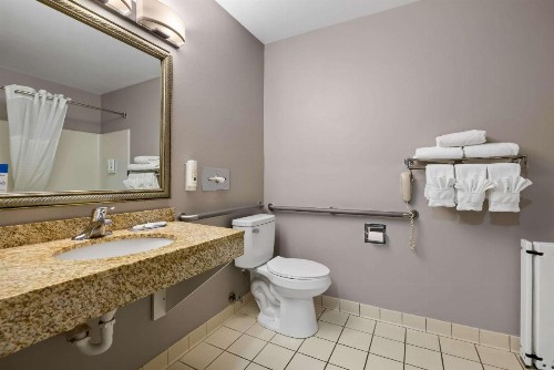 Quality Inn near Monument Health Rapid City Hospital - image 23