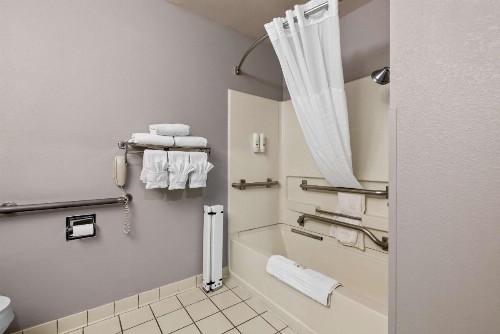 Quality Inn near Monument Health Rapid City Hospital - image 24