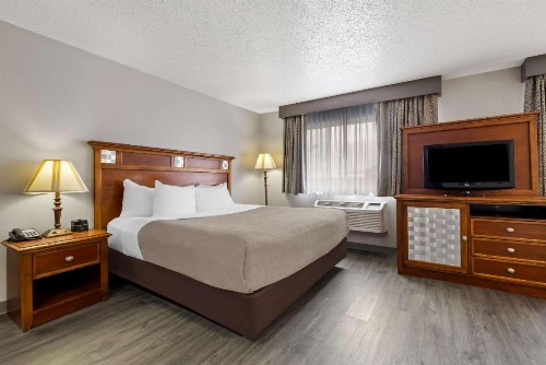 Quality Inn near Monument Health Rapid City Hospital - image 25