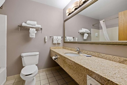Quality Inn near Monument Health Rapid City Hospital - image 28