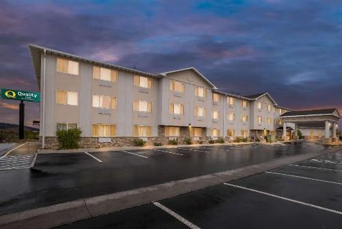 Quality Inn near Monument Health Rapid City Hospital - image 3