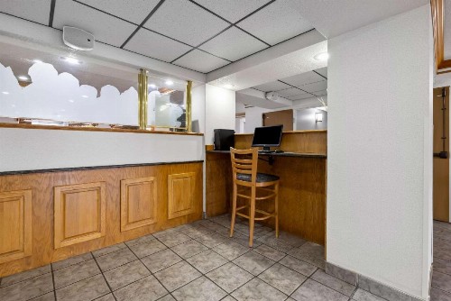 Quality Inn near Monument Health Rapid City Hospital - image 33