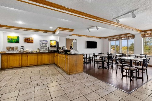 Quality Inn near Monument Health Rapid City Hospital - image 35