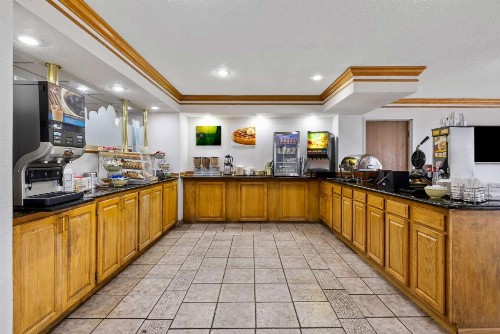Quality Inn near Monument Health Rapid City Hospital - image 36
