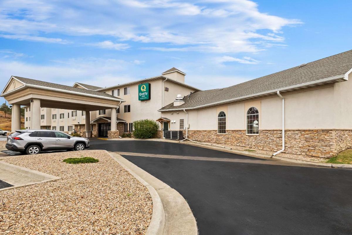 Quality Inn near Monument Health Rapid City Hospital - image 4