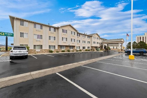 Quality Inn near Monument Health Rapid City Hospital - image 40