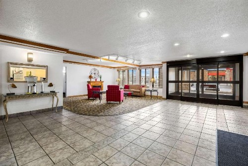 Quality Inn near Monument Health Rapid City Hospital - image 5