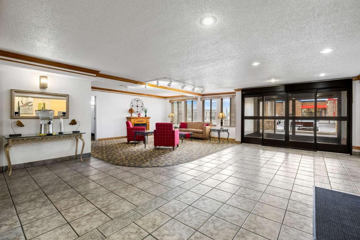 Quality Inn near Monument Health Rapid City Hospital - image 5
