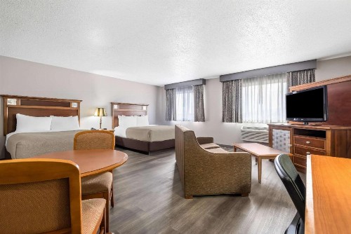Quality Inn near Monument Health Rapid City Hospital - image 9