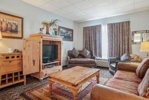 Howard Johnson by Wyndham Rapid City - image 30