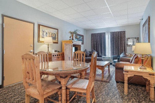 Howard Johnson by Wyndham Rapid City - image 40