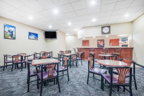 Howard Johnson by Wyndham Rapid City - image 46