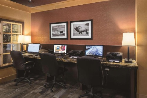 Best Western Ramkota Hotel - image 7