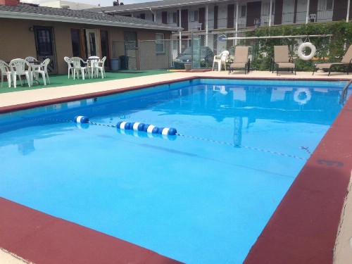 Town House Motel - image 2