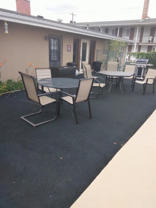 Town House Motel - image 23