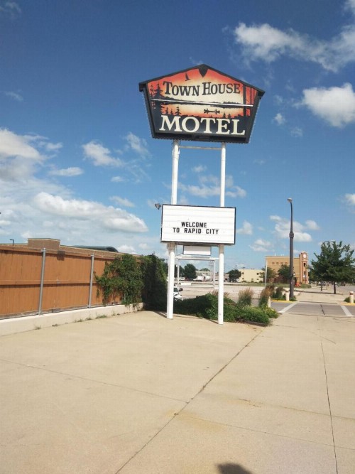 Town House Motel - image 26