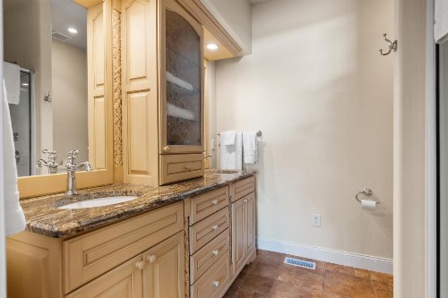 Summer Creek Inn - image 2