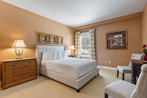 Summer Creek Inn - image 5