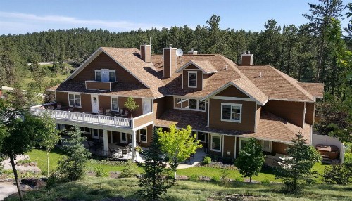 Summer Creek Inn - image 9