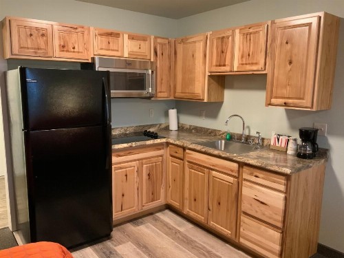 Rockerville Lodge & Cabins - image 11