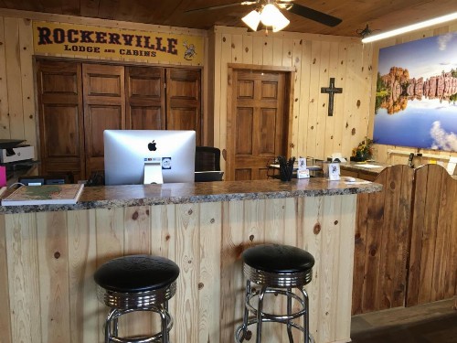 Rockerville Lodge & Cabins - image 19