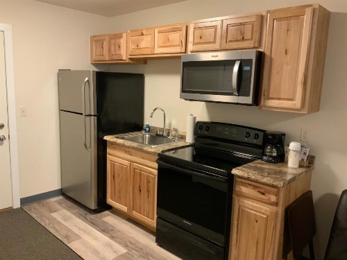Rockerville Lodge & Cabins - image 20