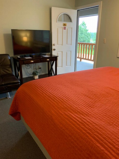 Rockerville Lodge & Cabins - image 27