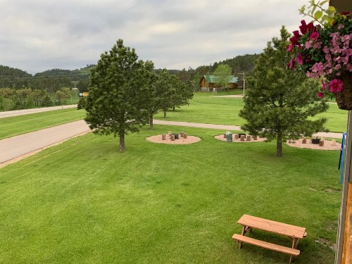 Rockerville Lodge & Cabins - image 31