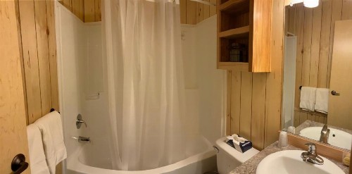 Rockerville Lodge & Cabins - image 37
