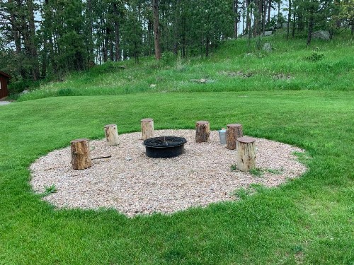 Rockerville Lodge & Cabins - image 40