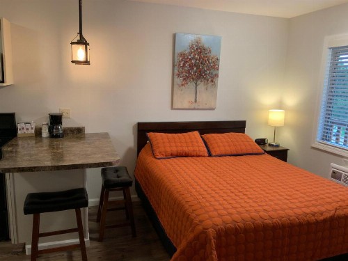 Rockerville Lodge & Cabins - image 42