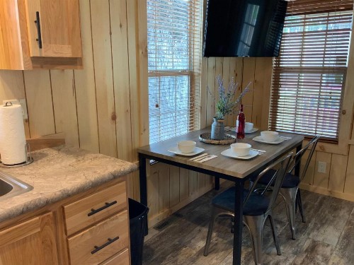 Rockerville Lodge & Cabins - image 7