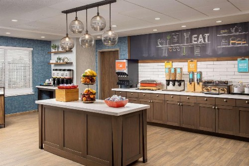 Hampton Inn & Suites Rapid City Rushmore SD - image 2