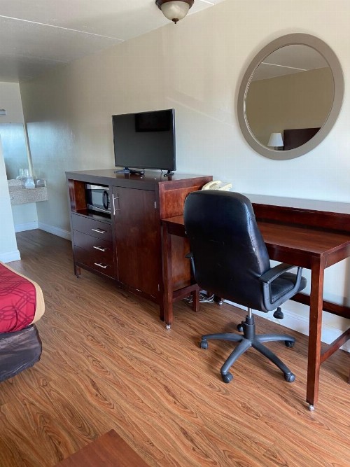 Econo Lodge Northeast - image 9