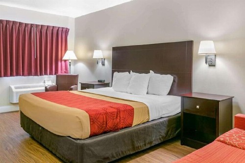Econo Lodge Northeast - image 15