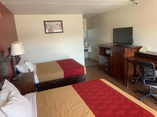 Econo Lodge Northeast - image 17