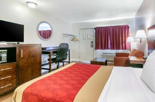 Econo Lodge Northeast - image 21