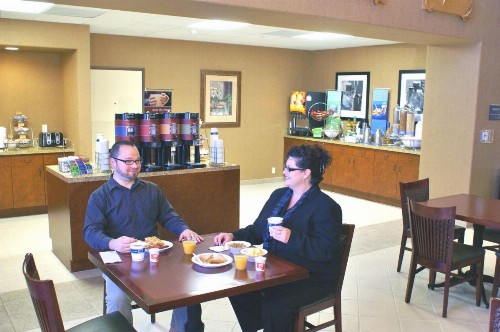Hampton Inn & Suites Red Bluff - image 11
